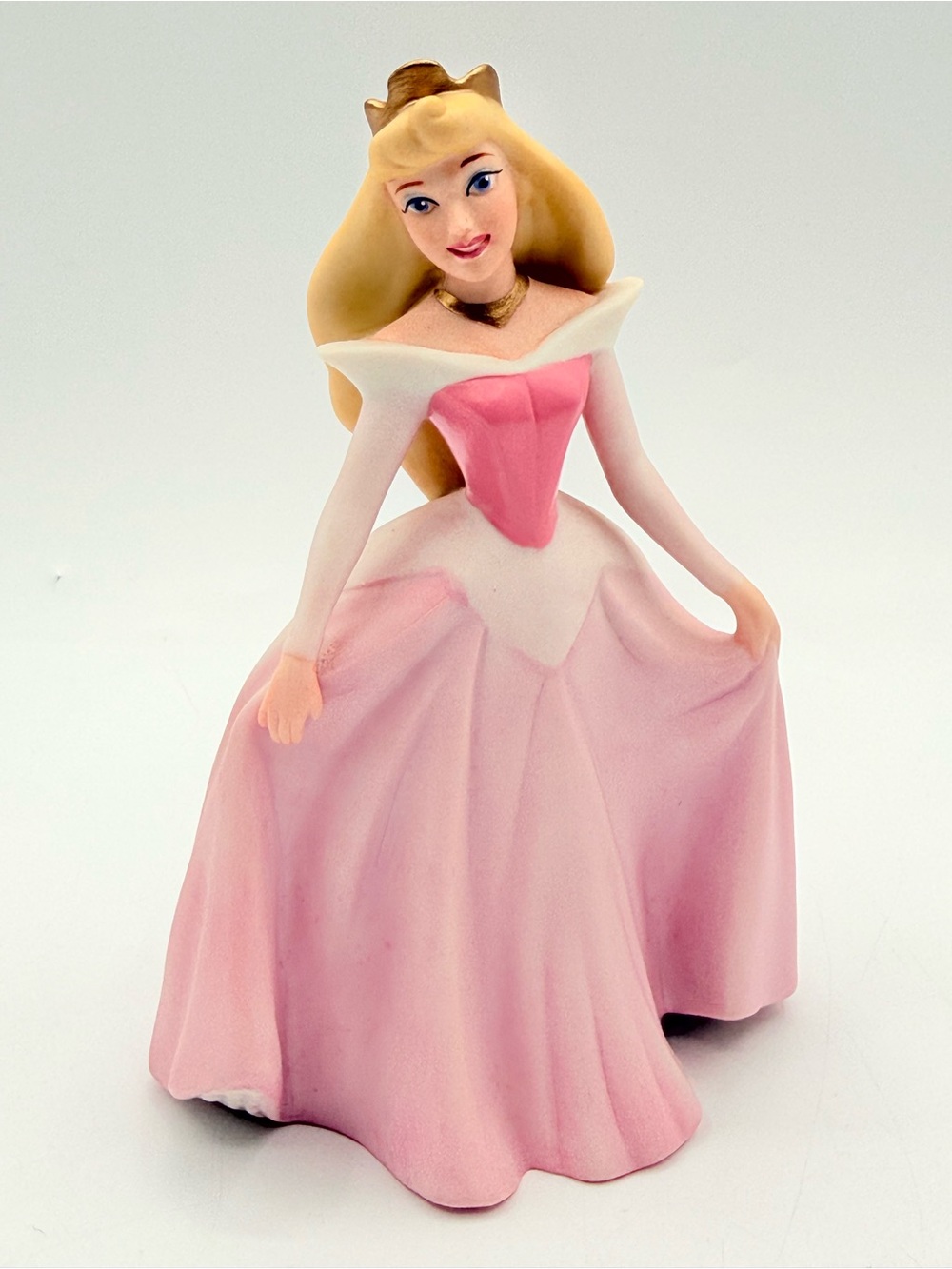 Vintage Disney Sleeping Beauty Aurora Figurine 6” Ceramic Sri Lanka. READ